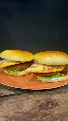 Opinii despre Aurora Food&Fashion Bistró în Paso de los Toros - Gastronomía y hostelería