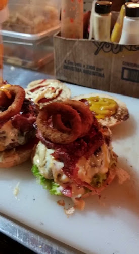 Opinii despre BLACK & WHITE PIZZERIA HAMBURGUESERIA în Trinidad - Gastronomía y hostelería