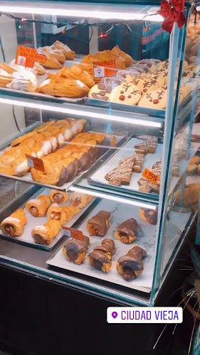 La Favorita. Bizcocheria, panaderia, autoservice - Montevideo