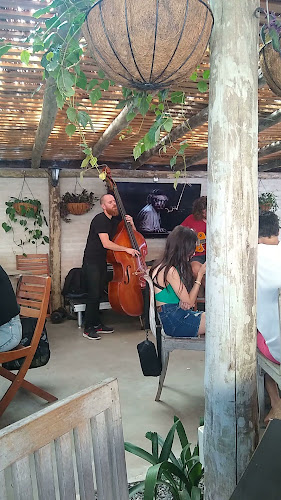 Opinii despre Medio y Medio în Punta Ballena - Gastronomía y hostelería