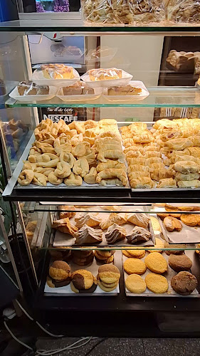 Opinii despre La Favorita. Bizcocheria, panaderia, autoservice în Montevideo - Gastronomía y hostelería