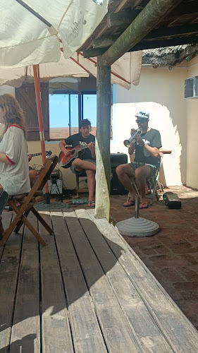 Opinii despre Maula Bar de Playa în Punta del Diablo - Gastronomía y hostelería