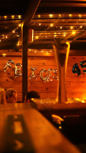 Opinii despre Weik House în Montevideo - Gastronomía y hostelería