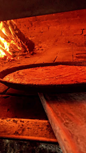 Valentino Pizzeria y Chiveteria - Gastronomía y hostelería