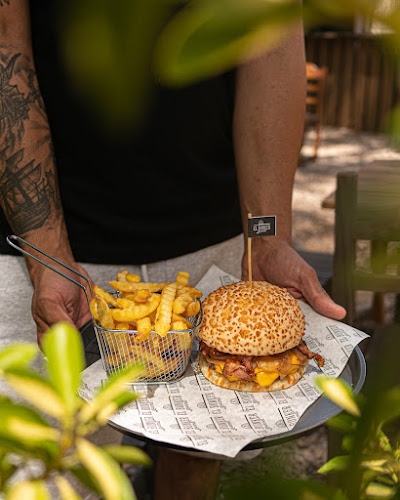 Opinii despre El Bunker Burgers în Atlántida - Gastronomía y hostelería