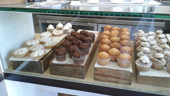 Opinii despre La Linda Panadería y Café în Manantiales - Gastronomía y hostelería