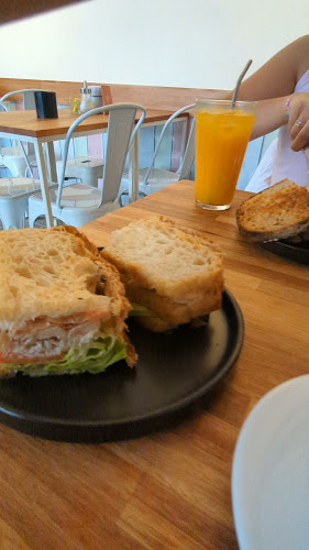 Opinii despre Café Cumpanis în Montevideo - Gastronomía y hostelería