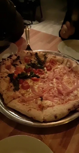 Opinii despre Genoveva Pizza & Birra în Montevideo - Gastronomía y hostelería