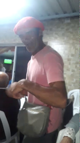 Pizzería y rotisería 19