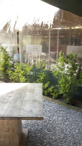 Opinii despre Medio y Medio în Punta Ballena - Gastronomía y hostelería