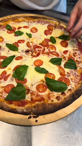 Rubik Pizzería - Gastronomía y hostelería