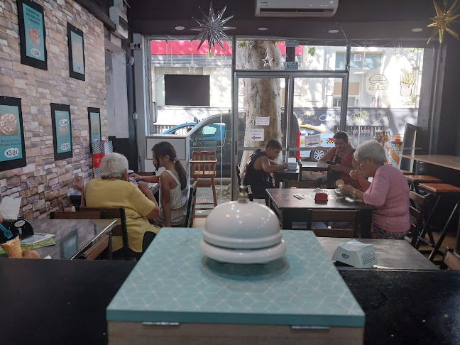 Opinii despre EmiLu Helados Y Rotiseria în Montevideo - Gastronomía y hostelería