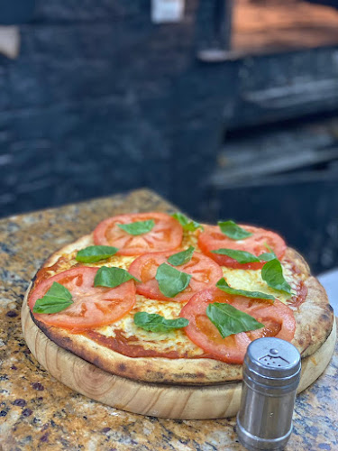 Pizzería Cervantes Tres cruces - Gastronomía y hostelería