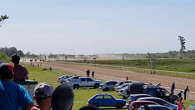 Opinii despre Hipódromo bar în Col. del Sacramento - Gastronomía y hostelería