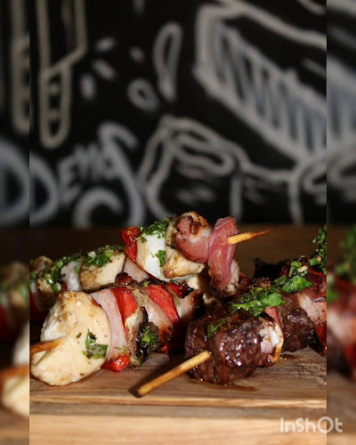 Opinii despre Bomba burger pizza y parrilla în Canelones - Gastronomía y hostelería