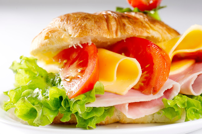 Opinii despre Medialunas Calentitas Solanas în Punta Ballena - Gastronomía y hostelería