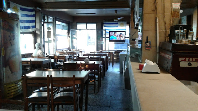 esquina esquina, Av. Agraciada, 11800 Montevideo, Departamento de Montevideo