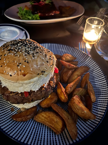 Comentarii opinii despre Casa Magnum