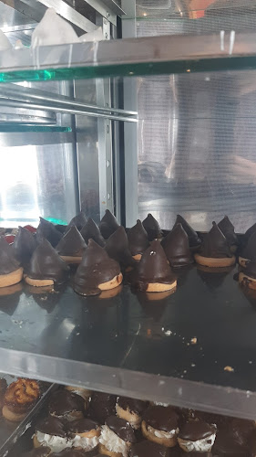 Panadería y Confitería El Piñón - Gastronomía y hostelería