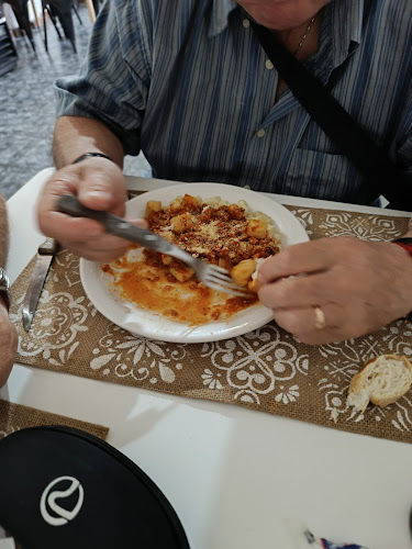 Restaurante Parrilla Y Pizzeria Ceriani - Gastronomía y hostelería