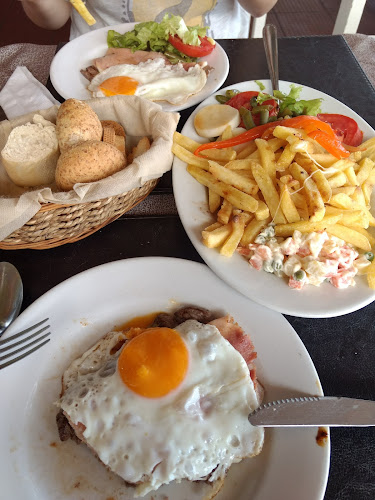 Rambla de los Argentinos 1082, Atanasio Sierra y, 20200 Piriápolis, Departamento de Maldonado