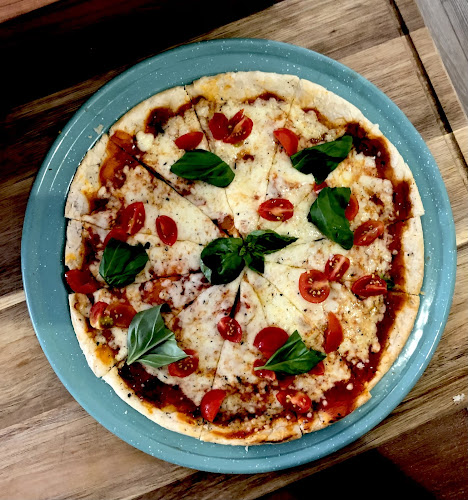 Della Toscana pizza artesanal. - Montevideo