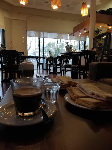 Del Teatro Café