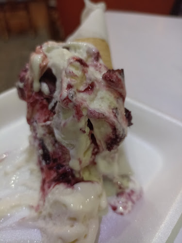 Comentarii opinii despre Heladería Cafeteria Artesanal (Mister Máquina)