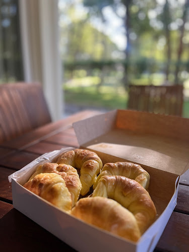 Medialunas Calentitas Solanas - Punta Ballena