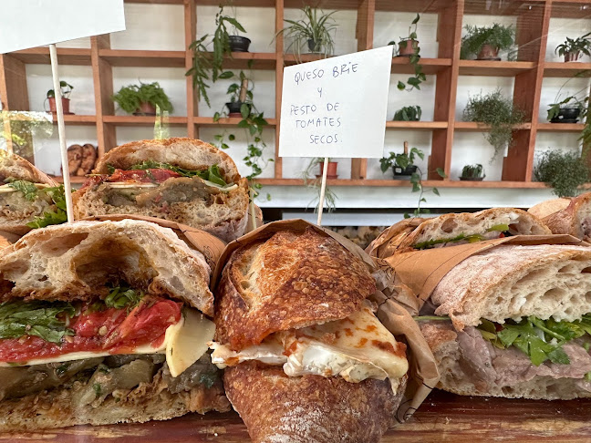 Picniquería | Cafetería | Panadería | Almuerzos & Comida Saludable