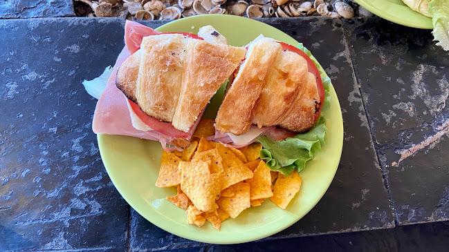 Opinii despre Medialunas Calentitas în La Barra - Gastronomía y hostelería