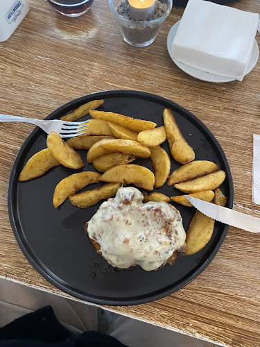 s/n Club de yachting y pesca, Calle de Sta. Rita, 70000 Col. del Sacramento, Departamento de Colonia