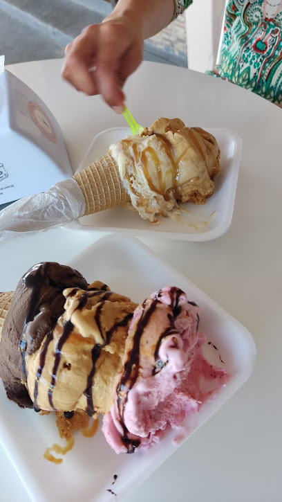 La Cremeria, abierto