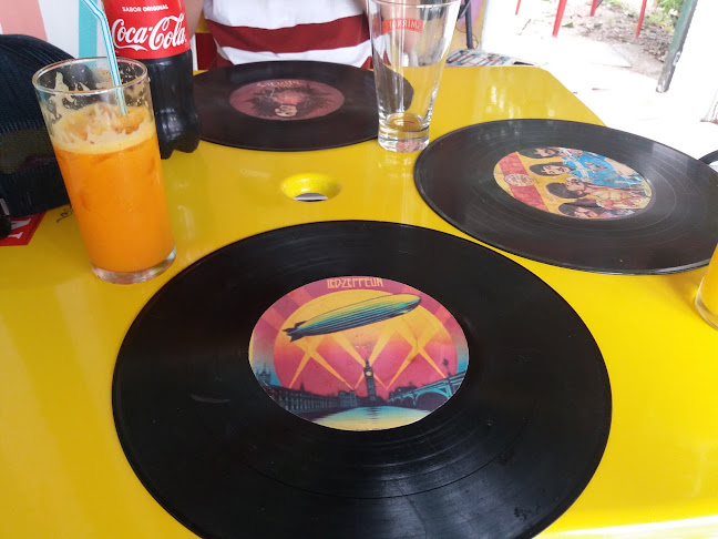 Yulele Cafe Resto Pub - La Paloma