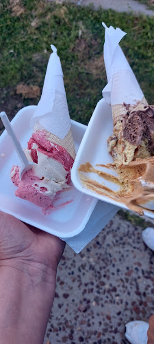 Opinii despre Heladería Cafeteria Artesanal (Mister Máquina) în Atlántida - Gastronomía y hostelería