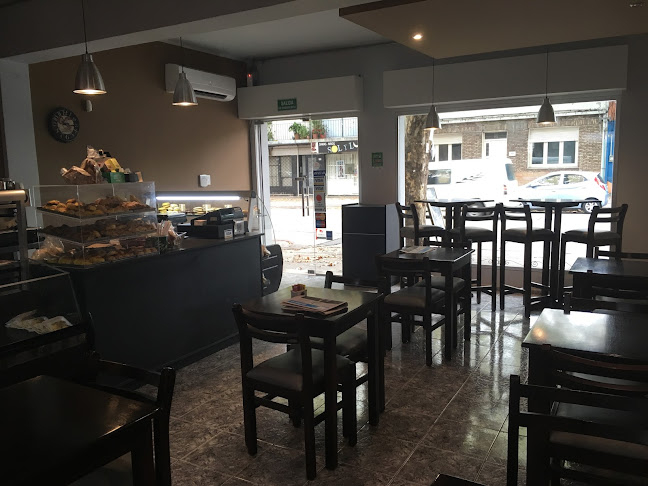 Comentarii opinii despre Camila's Roti-Café