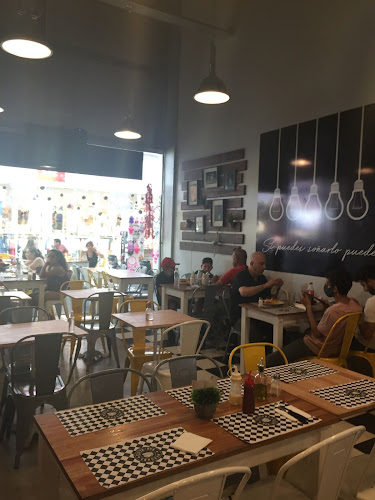 MENGANA CAFÉ RESTÓ (Paseo del Este) - Gastronomía y hostelería