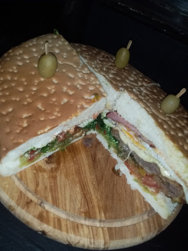 PIZZERIA Y CHIVITERIA LOS PEQUES