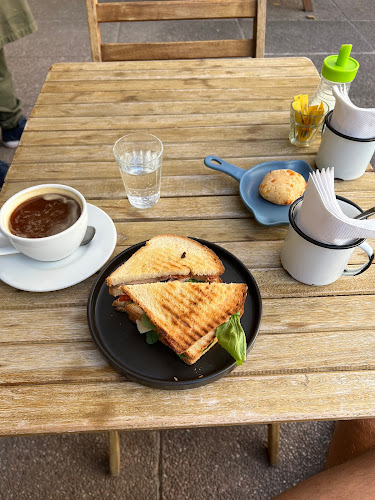 Opinii despre Café Cumpanis în Montevideo - Gastronomía y hostelería