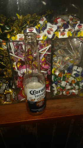 Opinii despre Pool Quique Luna în Artigas - Gastronomía y hostelería