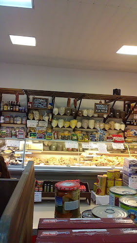 Fiambreria Granja La Familia - Pando