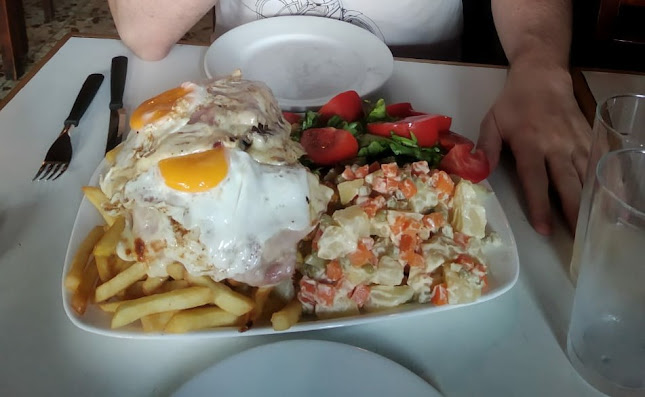 4W6V+3CC, Av. Alfredo Arocena, 11500 Montevideo, Departamento de Montevideo