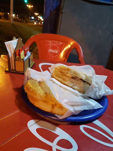 Opinii despre Tráiler Quique Cris în Rivera - Gastronomía y hostelería