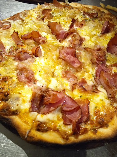 Comentarii opinii despre Panadería, Rotiseria y Cafetería Juntos a la Par