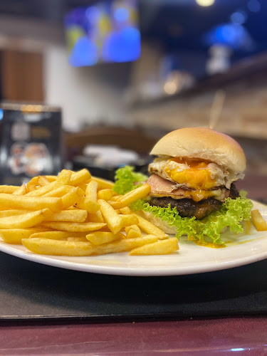 esquina esquina, Av. Agraciada, 11800 Montevideo, Departamento de Montevideo