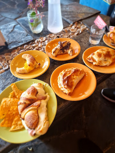 Medialunas Calentitas - La Barra