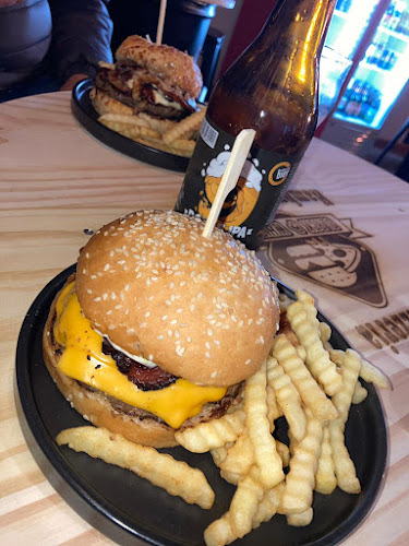 BLACK & WHITE PIZZERIA HAMBURGUESERIA - Gastronomía y hostelería