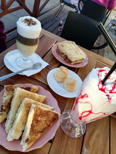 P&M Pastelería y Café