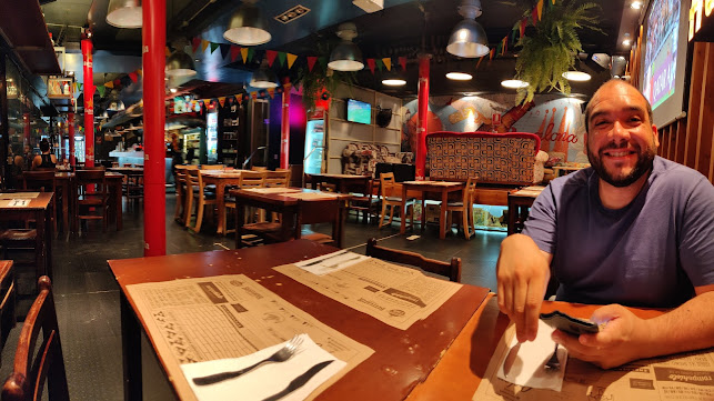 Soriano 1149, Héctor Gutiérrez Ruiz esq