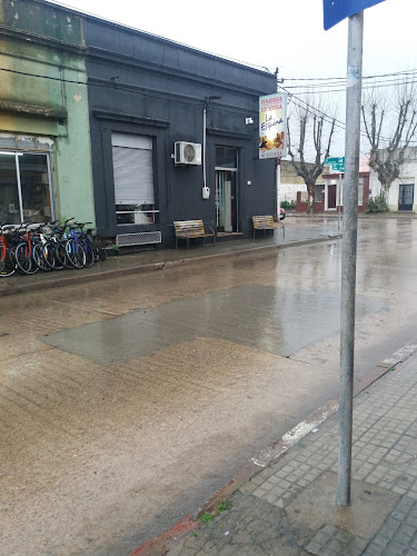 Panadería y Bizcochería La Esquina - Canelones